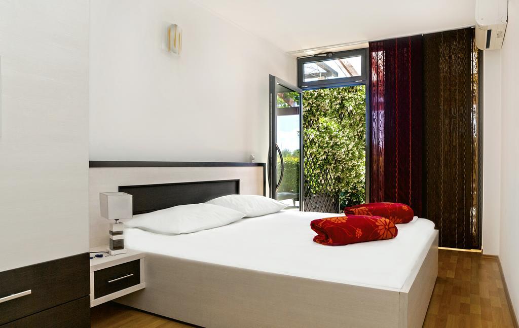 Apartment Lejo 오미스 외부 사진